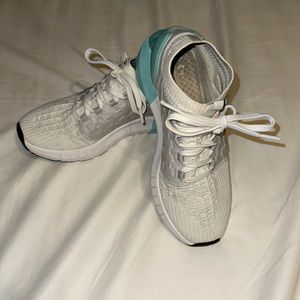 Under Armour Women’s Hovr Phantom | Size: 8.5 | Color: White/Blue